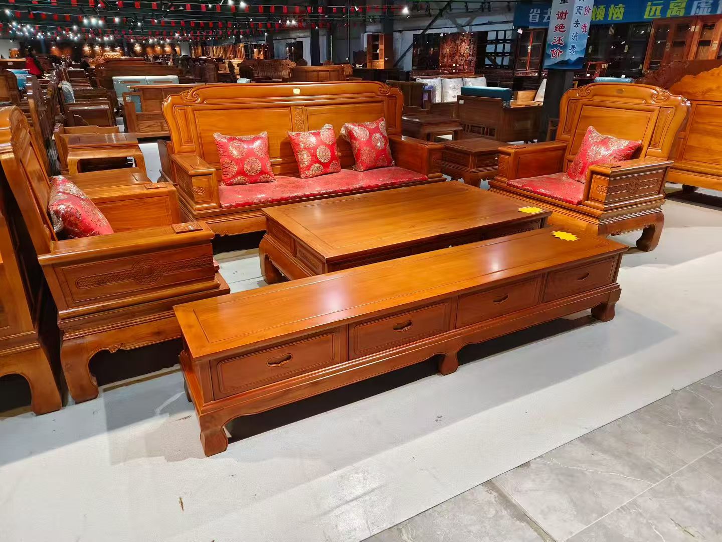 红丰实木家具仓